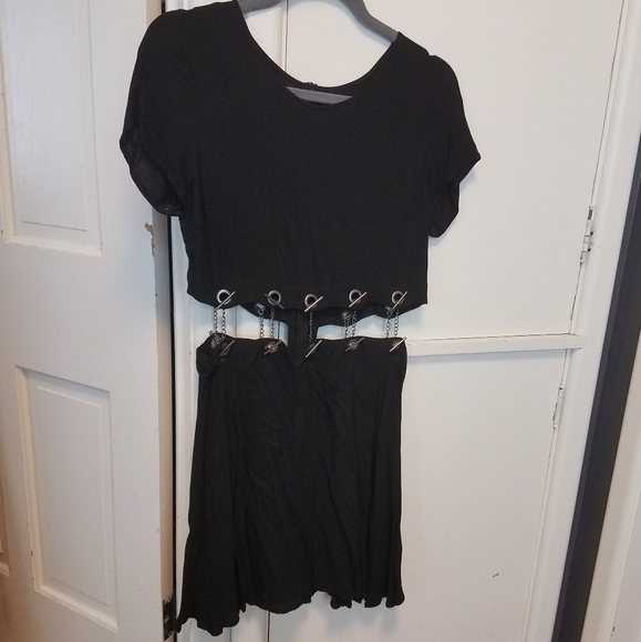 Cute nwt size L chain cut out black skater dress - Picture 2 of 3